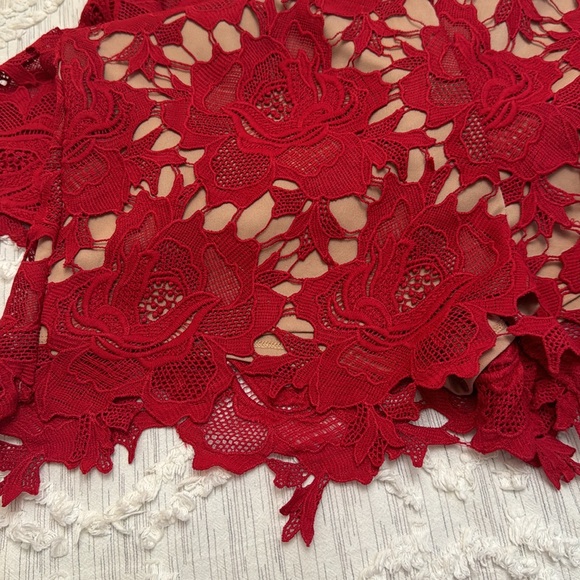 Astr The Label Red Short Sleeve V-neck Battenberg Lace Romper - Size L - Picture 7 of 7